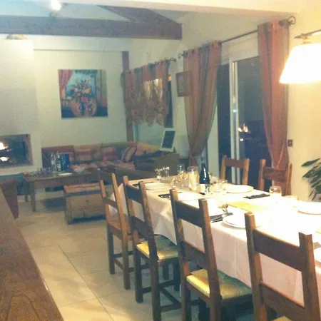 Les Terrasses De Castelmerle Guest house