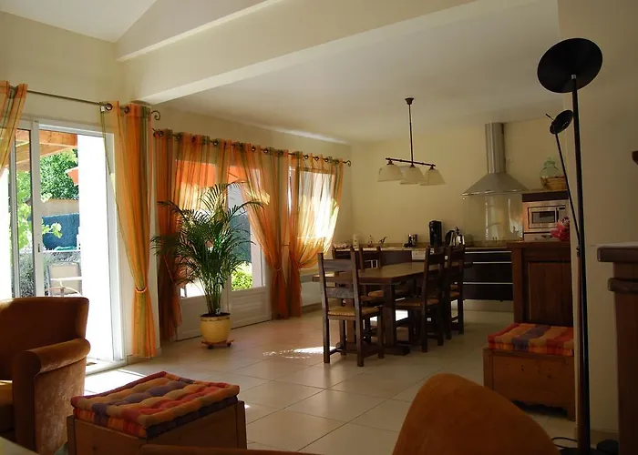 Les Terrasses De Castelmerle 3*